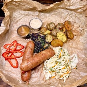 Колбаски свиные с молодым картофелем и квашеной капустой